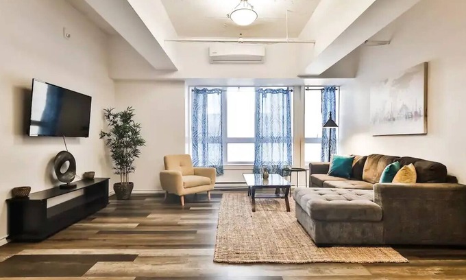 Quartier des Spectacles Apartment | FREE PARKING ❤️ Must Stay in ❤️ City - Superhost on Airbnb