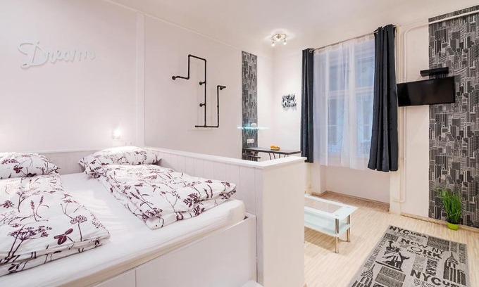 Palace District Apartment | FREE PARKING, QUIET design flat in the centre