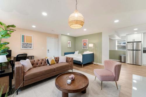 Lombard Apartment | Free Parking Workdesk King Bed