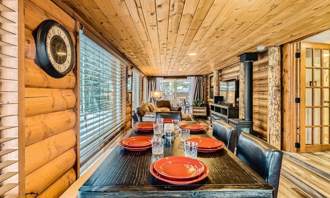 Breckenridge Cabin | Free SkyCard Act- Pet Friendly, Fireplace, Hot Tub, Pool, Free Wifi, Fly Fishing
