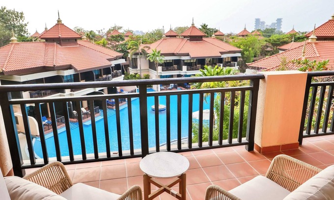 Palm Jumeirah Apartment | Fresh 3BR Apartment in 5-star Resort