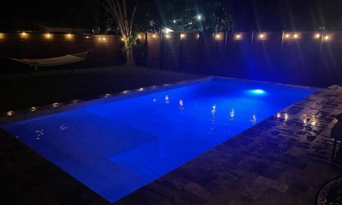 Oakland Park Apartment | Fresh Studio With Pool Close to Beach