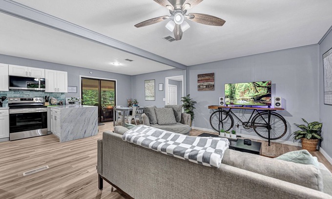 Bella Vista House | Freshly remodeled 3 Bedroom close to MTB trails and town