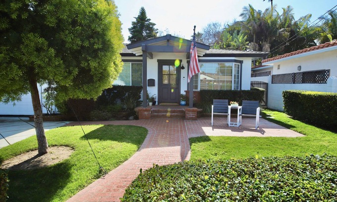 Del Mar House | Freshly Remodeled Private Beach home, walk to beach and shops - sleeps 8