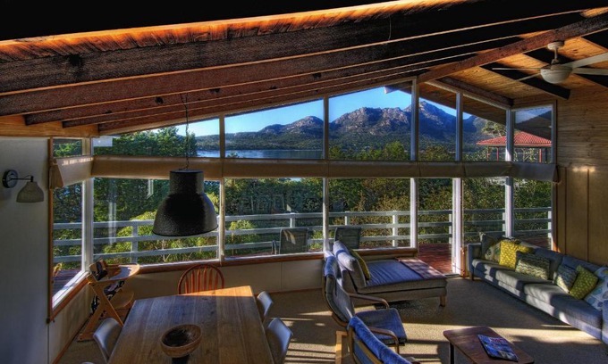 Coles Bay House | Freycinet Beachfront Retreat