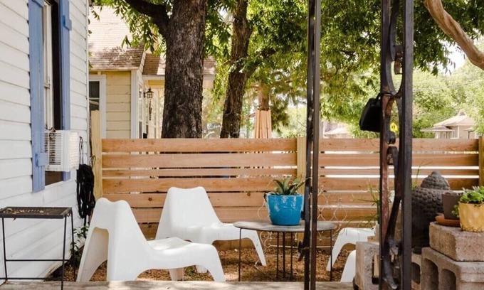 Govalle House | Frida House . Free Bikes . Walkability