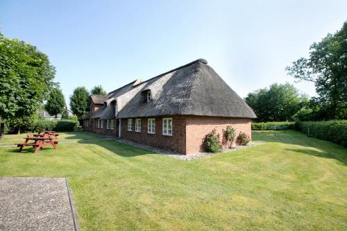 Bordelum Apartment | Friesisches Reetdachferienhaus