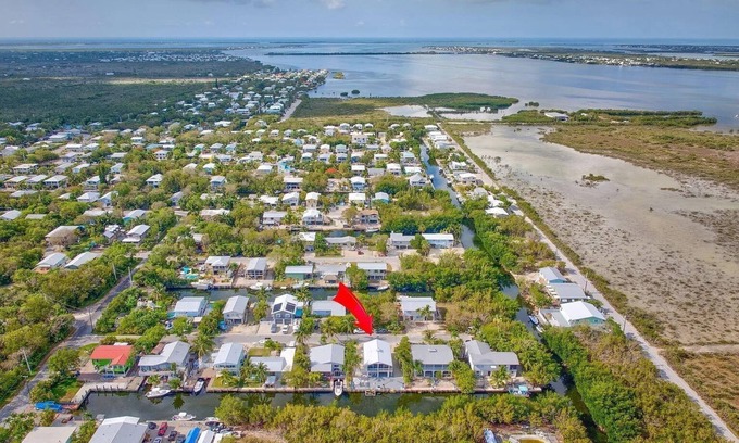Eden Pines House | Frigate Landing - Beautiful Waterfront home,60ft seawall,Tiki Hut, Pet Friendly,