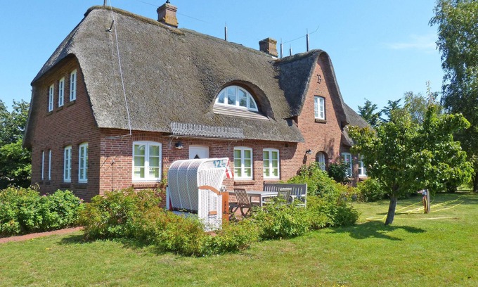 Suddorf House | Frisian house *Backboard*