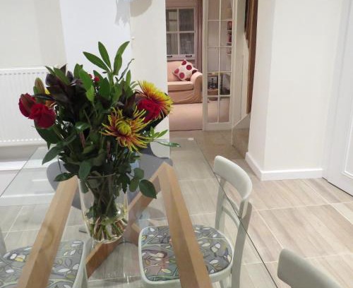 Topsham House | Frog Palace - Secure Parking-Outside Area-Topsham-Exeter-Beach-Chiefs-WiFi