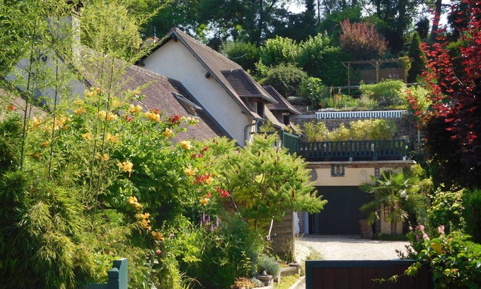 Sainte-Gemme-Moronval House | "from one Eure to another" A charming house in a garden