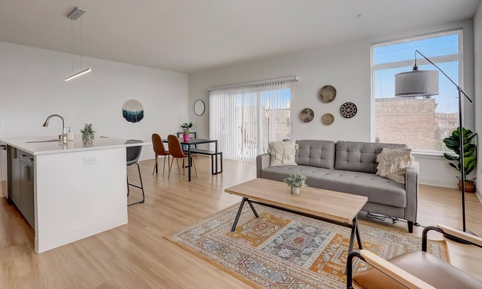Fifth Ward Apartment | Frontdesk | 2 BR Apt near the Milwaukee Riverwalk