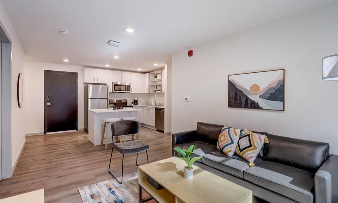 Downtown Lincoln Apartment | Frontdesk | 2 BR Apt near Lincoln Children's Zoo
