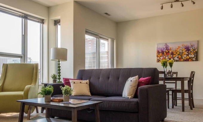 Yankee Hill Apartment | Frontdesk | Colorful 2BR Apt near the Lake