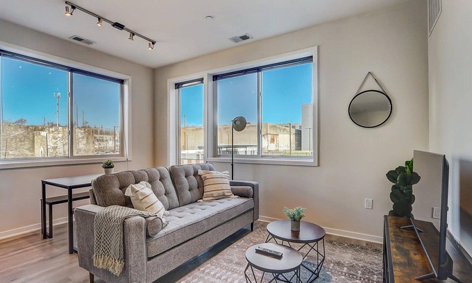 Brewerytown Apartment | Frontdesk | Convenient 2BR Brewerytown Apt
