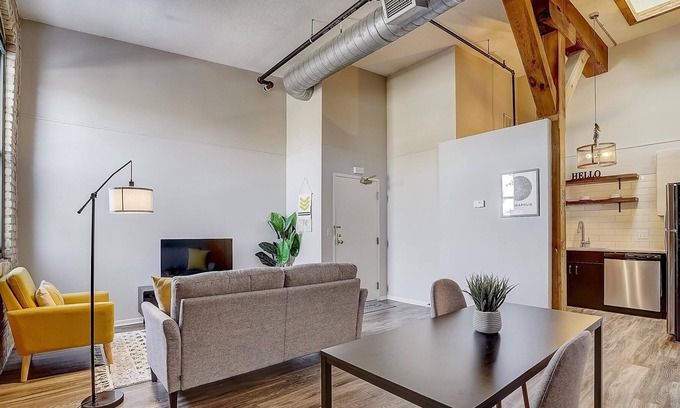 Warehouse District Apartment | Frontdesk | Studio Apt by Target Field