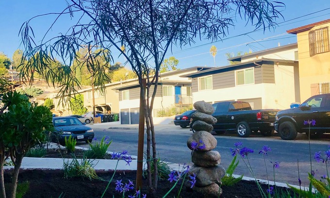Los Angeles Apartment | Full bedroom Apartment in Trendy Highland Park.