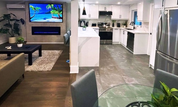 Wasaga Beach House | Full Cottage STEPS 2 BEACH Drive 2 Blue Mountain