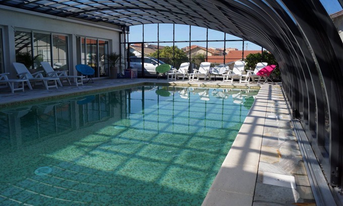 Mimizan-Plage Apartment | Full equiped studio 4 people, walking distance of beach and shops ,swimming pool