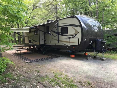 Wellsboro House | Full Hook Up Back-in 30 Amp Up to 26