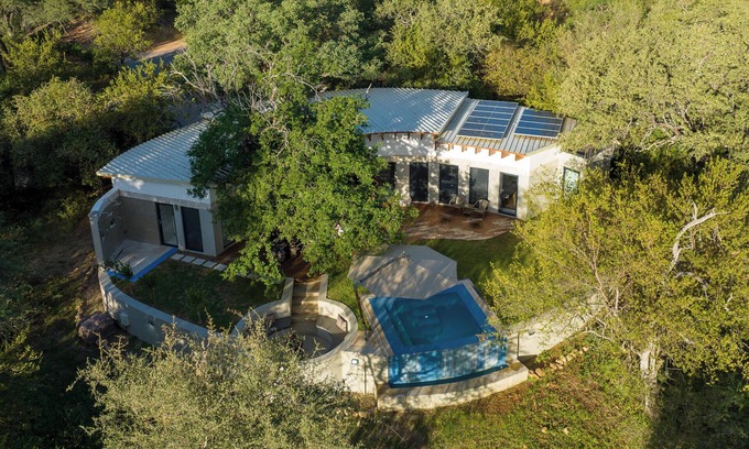 Hoedspruit Villa | Fully air conditioned grand suite with views to the riverine