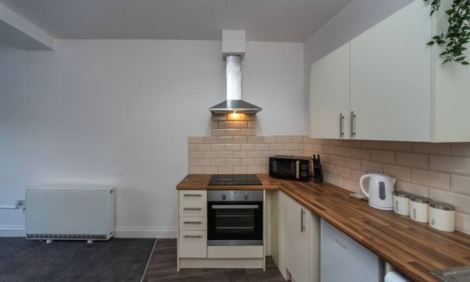 Neath Apartment | Fully Equipped Kitchen, Double room