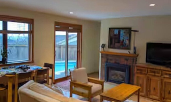 District of North Vancouver House | Fully furnished vacation rental
