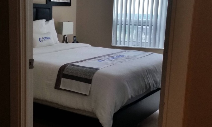 Downtown Mississauga Apartment | Fully Furnished one Bedroom Apartment Square One Mississauga