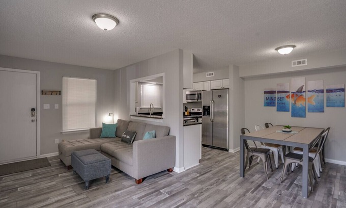 Kiln Creek House | Fully Furnished, TV, Roku & Internet. Just Bring Your Suitcase