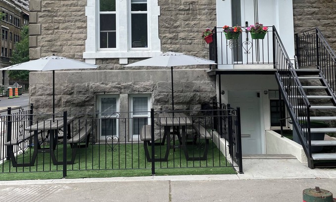 Shaughnessy Village Apartment | Fully Renovated ! All New ! 5 1/2 DT MTL W/ Terrace