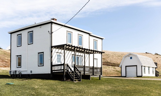 L'Ile-du-Havre-Aubert House | Fully renovated house with ocean and sunset views!