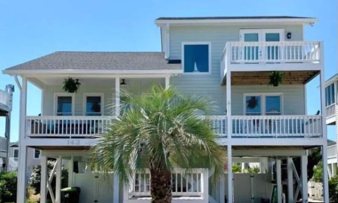 Holden Beach House | FULLY RENOVATED: pool, walk to beach, water views!