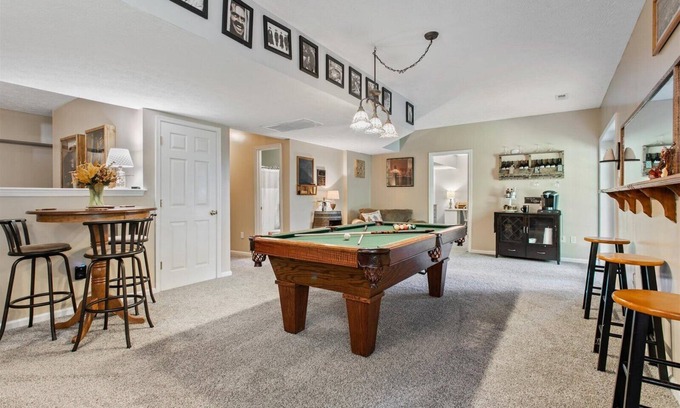 Williamsburg House | Fun and Open Space Near Everything - Pool table, Hot Tub in Williamsburg