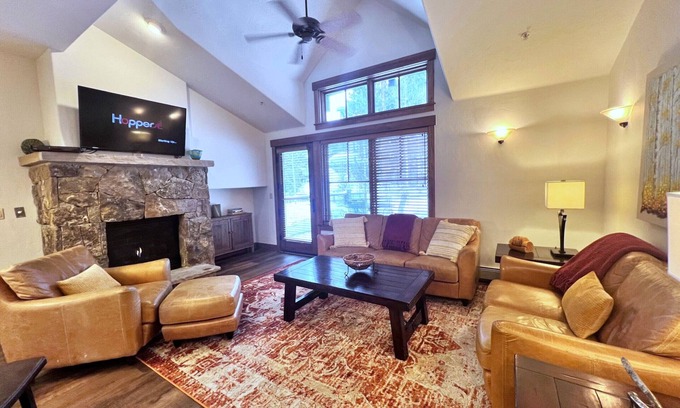 Breckenridge Ski Chalet | Fun Awaits! Ski-In Pools Hot Tubs Walk to Main St