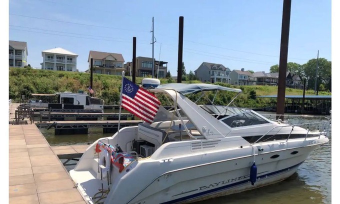 North Little Rock Boat Rental | Fun cabin cruiser on the Arkansas River.