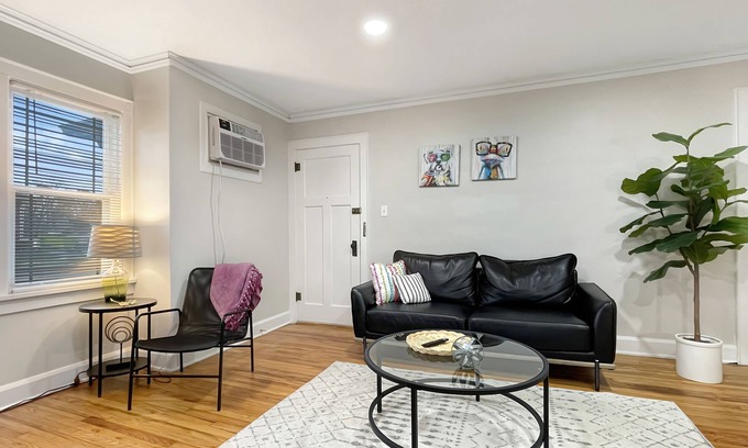 Des Moines Apartment | Fun & Charming 1BR Apt near Drake