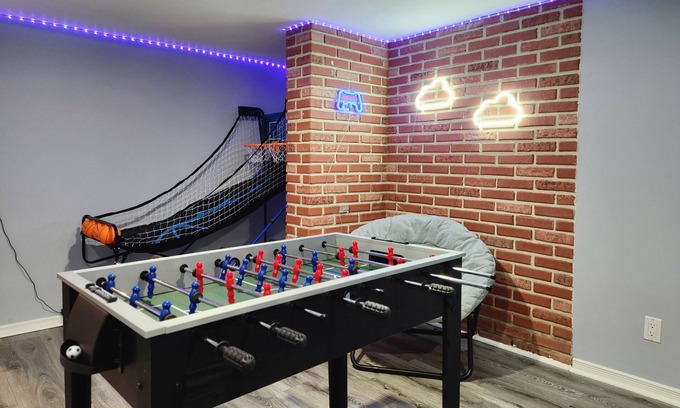 Richmond Hill House | Fun for the Whole Family | Modern Renovated Home