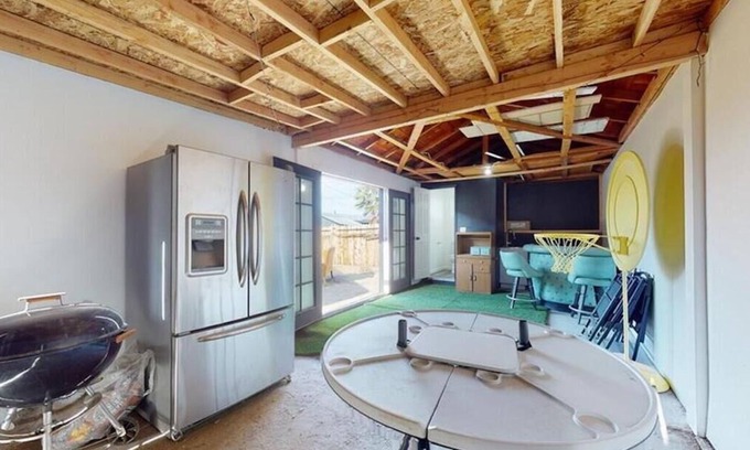 Joshua Tree House | Fun House + Garage Studio