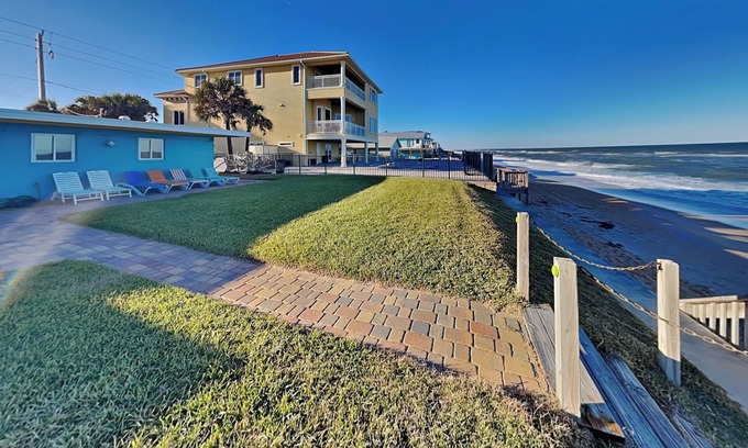 Painters Hill House | Fun Oceanfront Bungalow- Amazing Views, Close to Boardwalk
