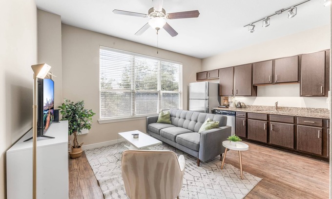 South Congress Apartment | Fun Soco 1BR King Suite w Gympickleballlaundry
