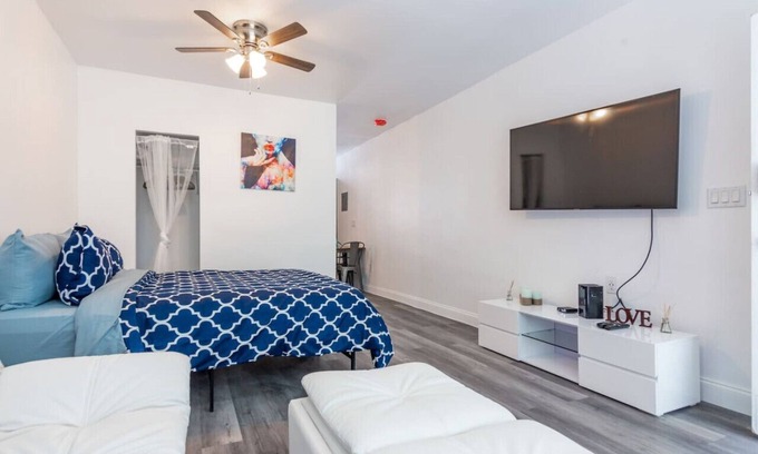 South Beach Condo | Fun & Value Ocean Dr, South Beach, Steps to Beach
