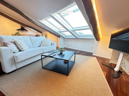 Casco Vello Apartment | Funil 2, A by YBH