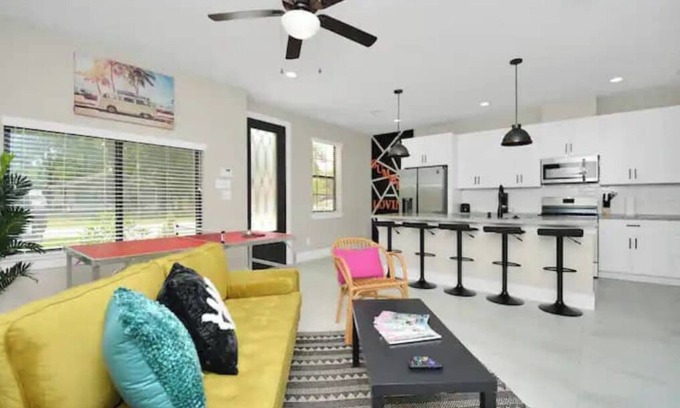 Northside Apartment | Funky Summer 3bdr Apt near Downtown!n