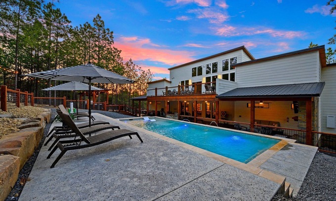 Pickens Cabin | Funshine | Pool | Putting Green | Playset | Game Room | EV Plug