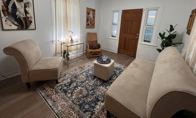 Desire Area Apartment | Furnished 1 BD Apartment IN NEW Orleans