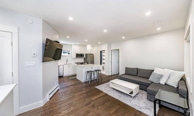 Port Coquitlam House | Furnished 1 bedroom 1 bathroom guest house in Port Coquitlam with secure parking
