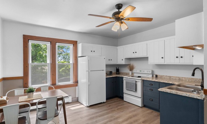 Grafton Other | Furnished 2 bedroom Farmhouse in Grafton-Pet Friendly