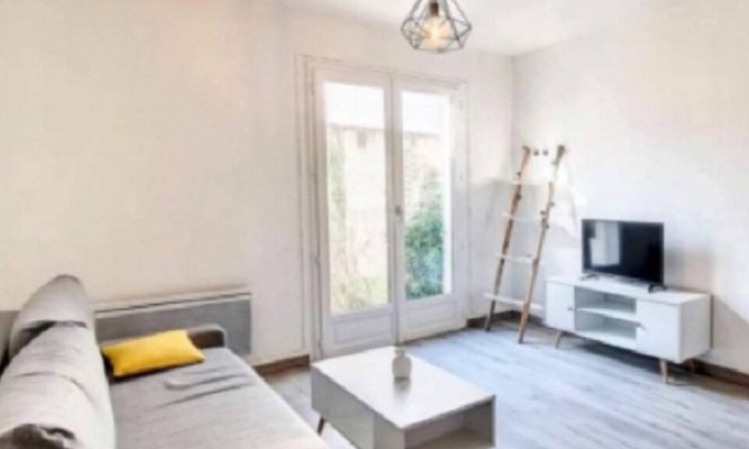 Auxerre Condo | Furnished apartment 28m2 100m from town center