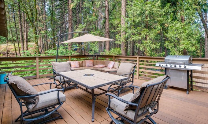 Arnold House | Furnished Deck Secluded Arnold Cabin Rental!