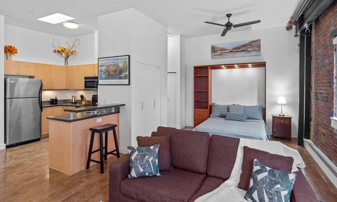 Inner Harbour Condo | Furnished DT Condo close to amenities and harbour